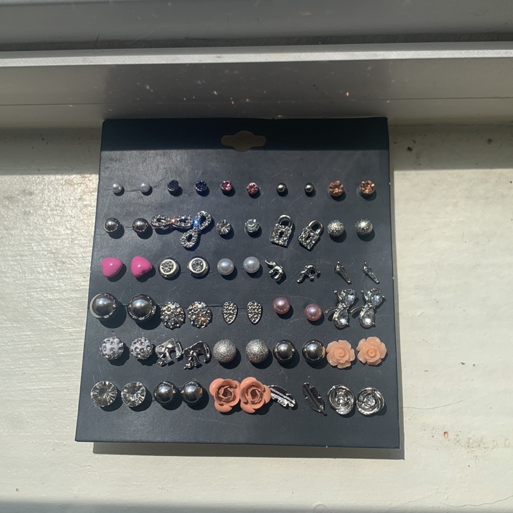 NWT Set of Earrings